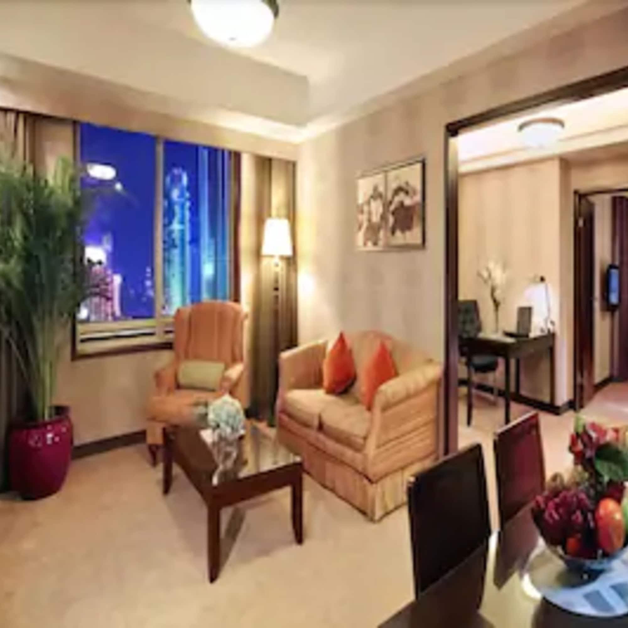 ווהאן Ramada Plaza Tianlu Hotel מראה חיצוני תמונה