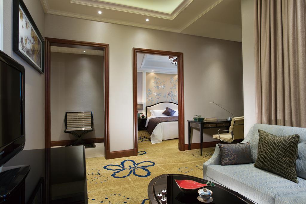 ווהאן Ramada Plaza Tianlu Hotel מראה חיצוני תמונה