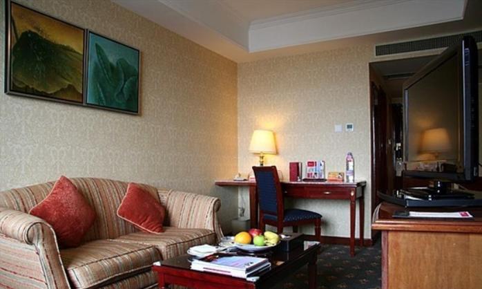 ווהאן Ramada Plaza Tianlu Hotel חדר תמונה